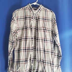 Long sleeve casual buttoned down shirt
